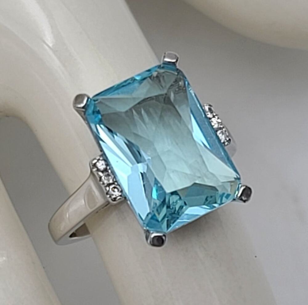 Sterling Silver 5ct Aquamarine Cocktail Ring Flanked by 6 Brilliant CZs Size 5.5